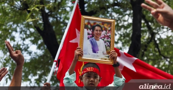Aung San Suu Kyi dipindahkan dari penjara ke rumah karena cuaca&nbsp;panas