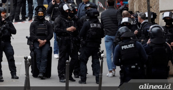 Seorang pria mengancam akan meledakkan dirinya di konsulat Iran di&nbsp;Paris