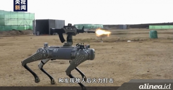 Tentara robot anjing dengan senapan serbu terlihat saat China latihan&nbsp;militer