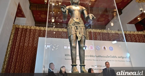 ‘Siswa Berdiri’ dan ‘Perempuan Berlutut’ dikembalikan Museum di New York ke&nbsp;Thailand