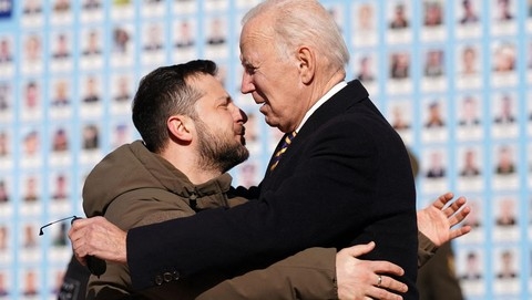 Joe Biden meminta maaf kepada Presiden Ukraina&nbsp;Zelensky